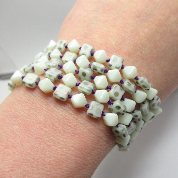 Hand knotted Uranium glass bead necklace - Picture 14 of 16